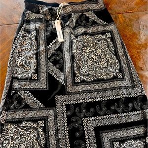 Crescent Bandana skirt black and white 
Brand new with tag. Size Medium